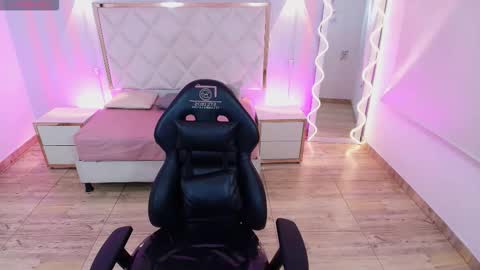 BRENDDA  online show from 11/28/25, 02:58