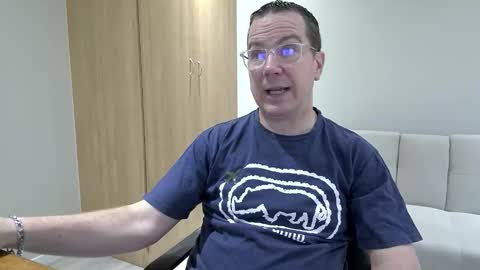 Snapshot of brettdj chatting on 11/07/25, 01:00 Brett online show from 11/07/25, 01:00