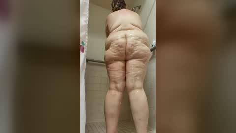 Snapshot of briebaby88 chatting on 06/19/26, 03:55 Leela Marie xo online show from 06/19/26, 03:55