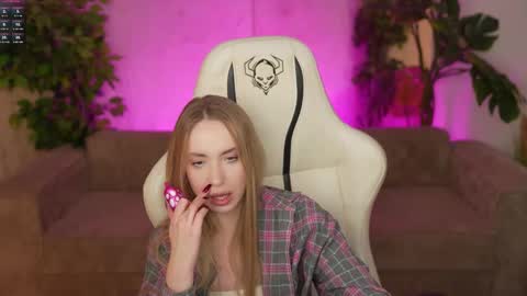 Diamonds Girls online show from 10/27/25, 08:24