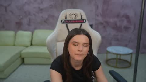 Diamonds Girls online show from 05/17/26, 10:22