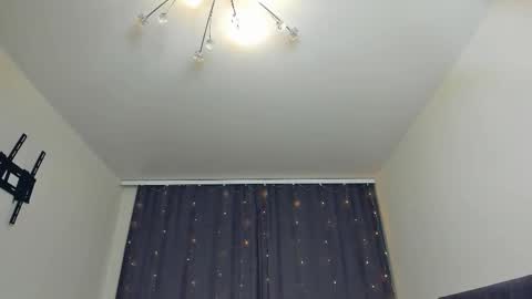 brilliantegirl_ online show from 11/30/25, 08:51