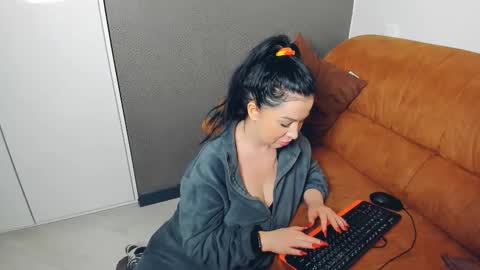 brilliantegirl_ online show from 02/07/26, 08:40