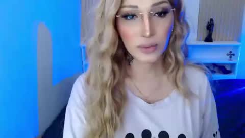 Snapshot of brinnababe_01 chatting on 01/27/25, 03:15 brinna online show from 01/27/25, 03:15