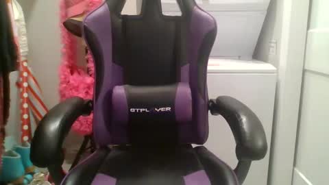 Snapshot of briny2021 chatting on 01/03/25, 12:52 Briny online show from 01/03/25, 12:52