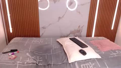 brithanny_03 online show from 12/18/25, 08:04