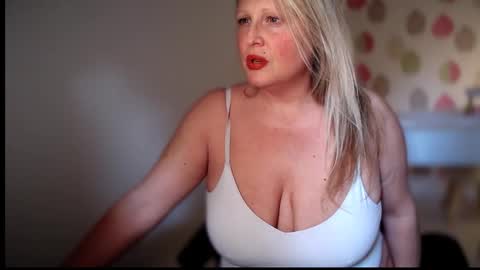 Snapshot of british_bella chatting on 02/09/26, 12:09 British Bella online show from 02/09/26, 12:09