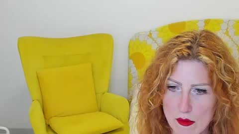 Snapshot of britishmilfpenelope chatting on 05/18/26, 05:41 Penelope online show from 05/18/26, 05:41