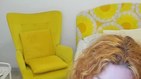 Snapshot of britishmilfpenelope chatting on 05/20/26, 02:51 Penelope online show from 05/20/26, 02:51
