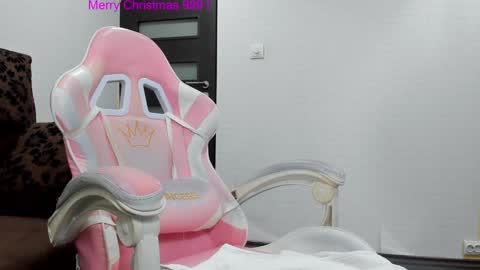 Snapshot of britney_charm chatting on 01/15/25, 05:50 britney_charm online show from 01/15/25, 05:50