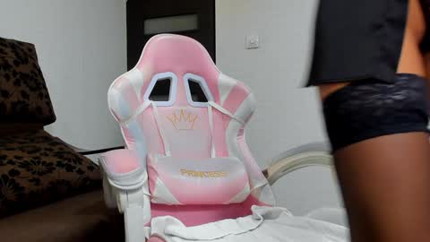 Snapshot of britney_charm chatting on 02/07/25, 05:52 britney_charm online show from 02/07/25, 05:52