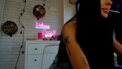 Snapshot of britney_charm chatting on 09/19/25, 06:15 britney_charm online show from 09/19/25, 06:15