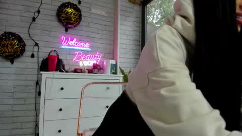 Snapshot of britney_charm chatting on 10/06/25, 06:33 britney_charm online show from 10/06/25, 06:33