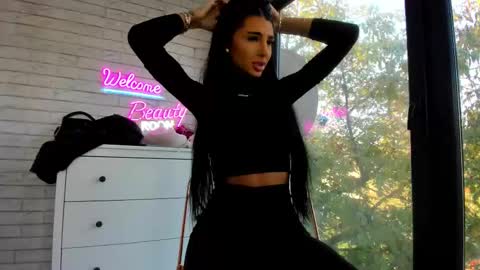 Snapshot of britney_charm chatting on 10/22/25, 06:46 britney_charm online show from 10/22/25, 06:46