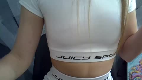 Snapshot of britneyxkittens chatting on 11/04/25, 08:02 BritneyxKittens online show from 11/04/25, 08:02