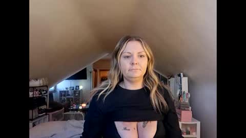 brittanybby23 online show from 11/23/25, 07:02