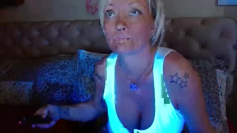 brittneychats81 online show from 03/26/26, 04:23
