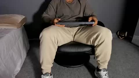Snapshot of brockhurn_ chatting on 07/09/26, 11:42 brockhurn_ online show from 07/09/26, 11:42