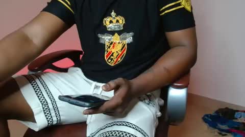 Snapshot of brown_king_00 chatting on 11/11/25, 12:38 brown_king_00 online show from 11/11/25, 12:38