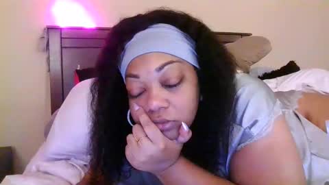 brownroundrenee online show from 10/24/25, 10:11