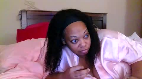 Snapshot of brownroundrenee chatting on 05/04/26, 11:17 brownroundrenee online show from 05/04/26, 11:17