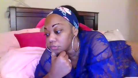 Snapshot of brownroundrenee chatting on 05/24/26, 11:15 brownroundrenee online show from 05/24/26, 11:15