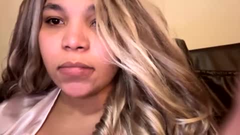 Snapshot of brownsugar0910 chatting on 01/22/25, 04:13 EtherealLilac online show from 01/22/25, 04:13