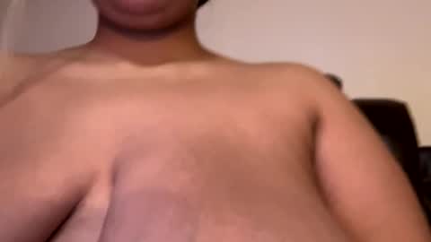 Snapshot of brownsugar0910 chatting on 02/12/25, 08:49 EtherealLilac online show from 02/12/25, 08:49