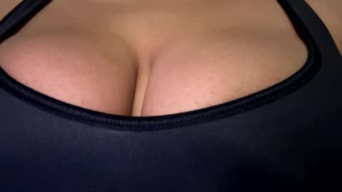 Snapshot of brownsugar0910 chatting on 03/05/25, 01:39 EtherealLilac online show from 03/05/25, 01:39