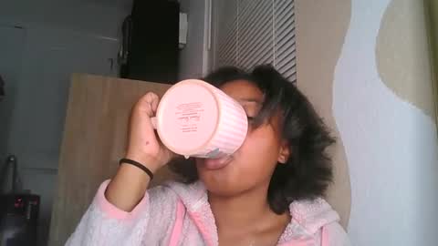 Snapshot of brownsugarcutie3 chatting on 10/23/25, 01:38 Brownsuagrcutie online show from 10/23/25, 01:38