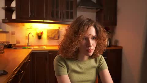 Snapshot of brunaeveritt chatting on 04/18/26, 01:59 Tess online show from 04/18/26, 01:59