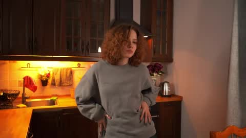 Snapshot of brunaeveritt chatting on 04/20/26, 01:58 Tess online show from 04/20/26, 01:58