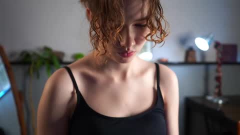 Snapshot of brunaeveritt chatting on 05/09/26, 01:49 Tess online show from 05/09/26, 01:49