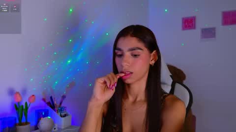 SARAH  online show from 12/01/25, 05:56