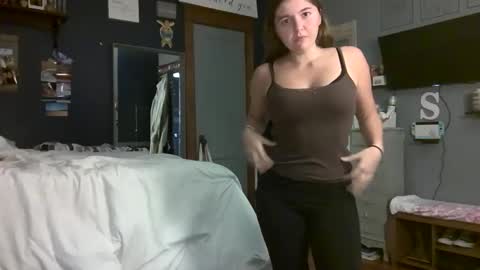 Snapshot of brunettebaby040 chatting on 09/11/25, 11:38 brunettebaby040 online show from 09/11/25, 11:38