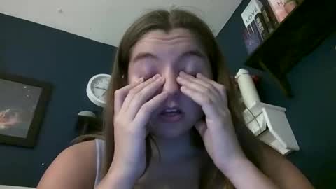 Snapshot of brunettebaby040 chatting on 09/14/25, 11:59 brunettebaby040 online show from 09/14/25, 11:59