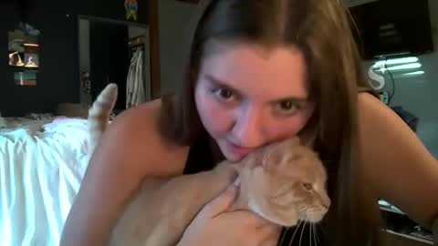 Snapshot of brunettebaby040 chatting on 09/20/25, 10:22 brunettebaby040 online show from 09/20/25, 10:22