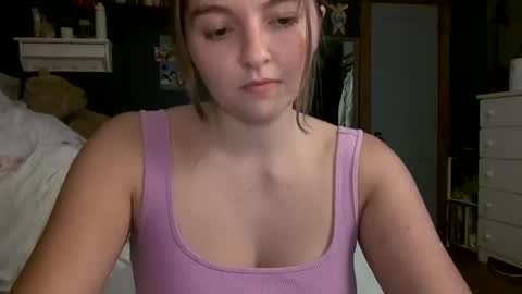 Snapshot of brunettebaby040 chatting on 09/22/25, 02:02 brunettebaby040 online show from 09/22/25, 02:02