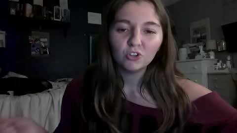 Snapshot of brunettebaby040 chatting on 10/03/25, 12:07 brunettebaby040 online show from 10/03/25, 12:07