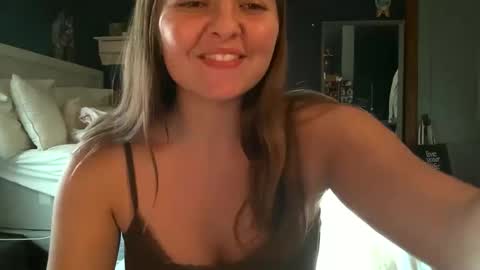 Snapshot of brunettebaby040 chatting on 10/04/25, 09:13 brunettebaby040 online show from 10/04/25, 09:13