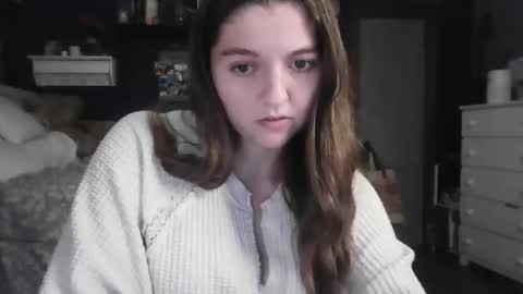 Snapshot of brunettebaby040 chatting on 11/10/25, 01:37 brunettebaby040 online show from 11/10/25, 01:37