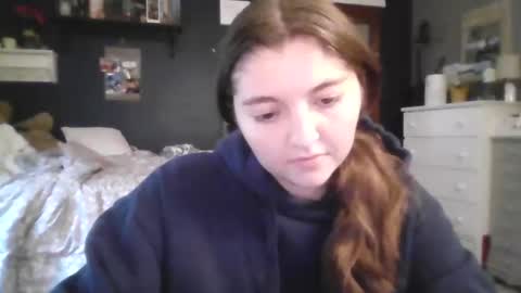 Snapshot of brunettebaby040 chatting on 11/10/25, 07:13 brunettebaby040 online show from 11/10/25, 07:13