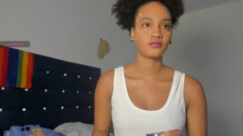 Snapshot of brunettjhelen chatting on 10/21/25, 08:42 brunettjhelen online show from 10/21/25, 08:42