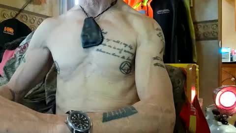 Snapshot of brushsquach chatting on 12/30/24, 08:04 Steve... aka SkinnieDippin aka TimberTramp online show from 12/30/24, 08:04