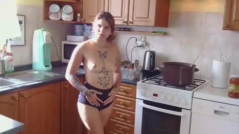 Snapshot of brutecia chatting on 10/11/25, 08:57 brutecia online show from 10/11/25, 08:57