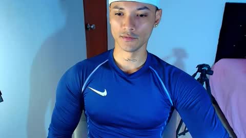 Snapshot of bryan_boy_ chatting on 11/01/25, 12:34 bryan online show from 11/01/25, 12:34