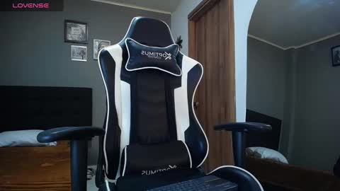 Snapshot of bryan_oficials chatting on 12/24/24, 06:44 bryan_oficials online show from 12/24/24, 06:44