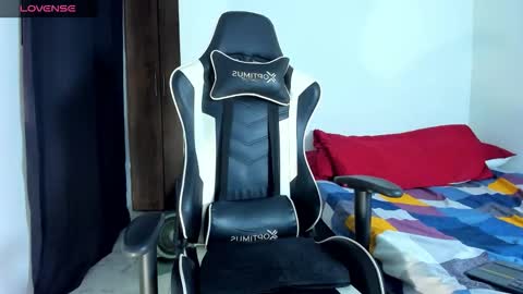 Snapshot of bryan_oficials chatting on 09/18/25, 02:02 bryan_oficials online show from 09/18/25, 02:02