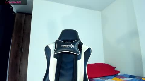 Snapshot of bryan_oficials chatting on 09/26/25, 02:48 bryan_oficials online show from 09/26/25, 02:48