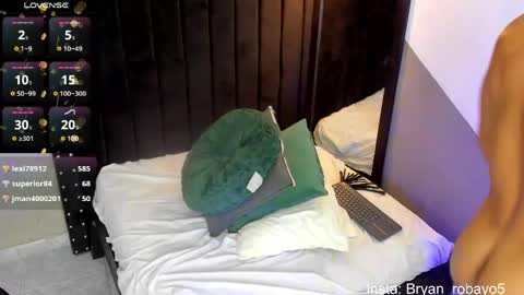 Snapshot of bryan_robayo5 chatting on 04/21/26, 01:42 Bryan online show from 04/21/26, 01:42